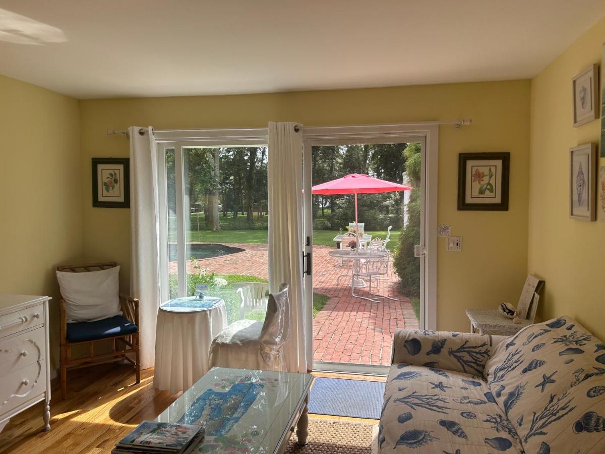 Hamptons Private Guest Cottage Remsenburg Exterior photo